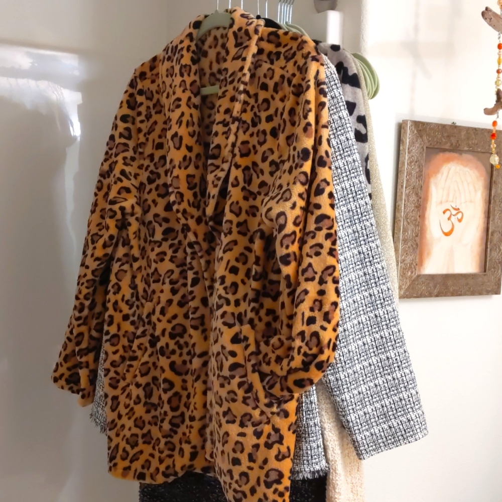 Women's casual velour open jacket.